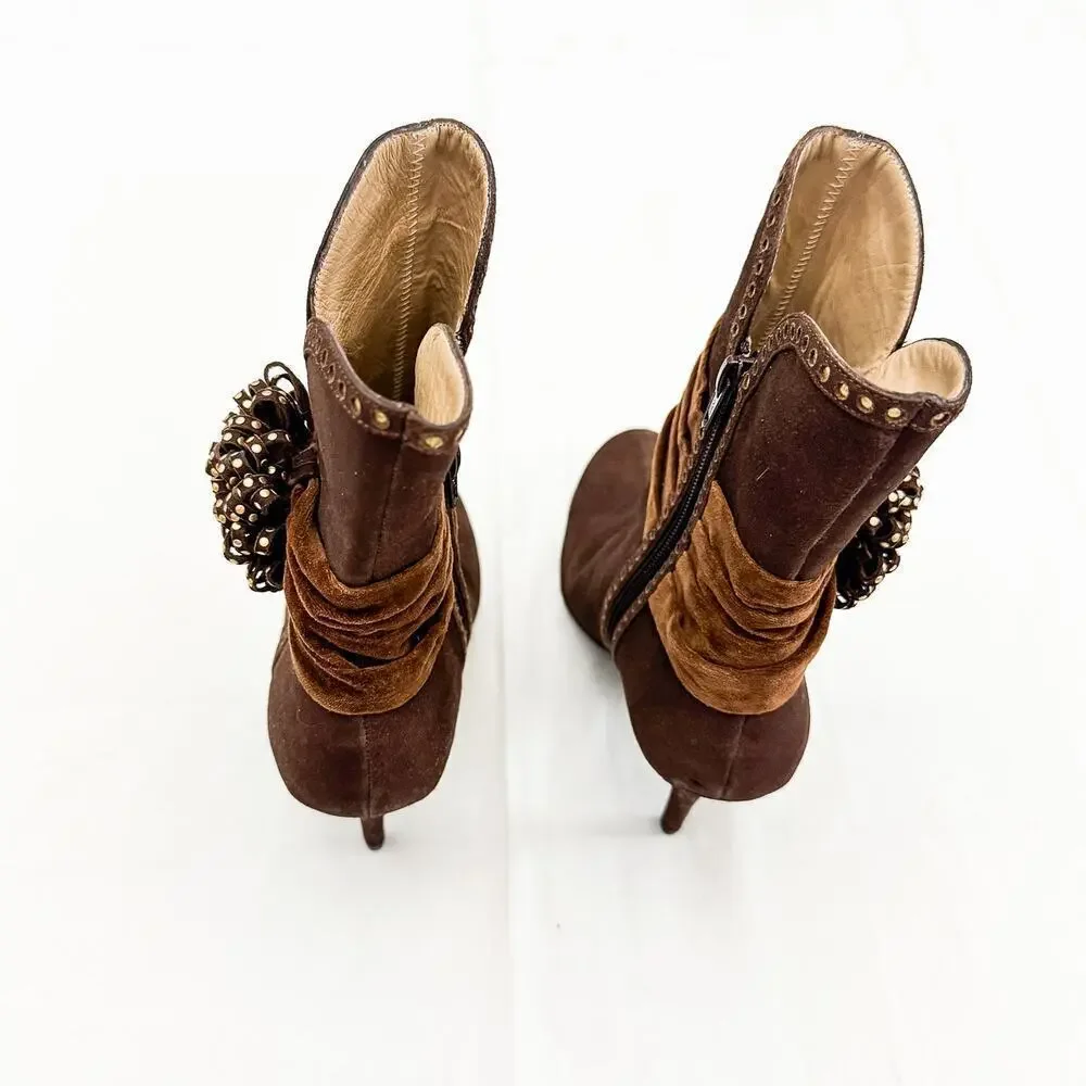 Beverly Feldman Leather Pointy Toe Booties Floral Accent Size 9.5 NWOB